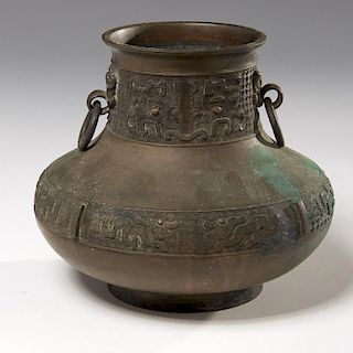 Chinese bronze archaistic vessel