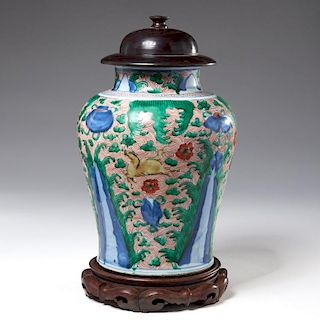 Chinese Wucai decorated porcelain Jar