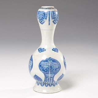 Chinese blue and white garlic mouth vase