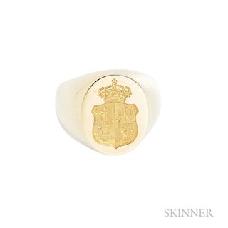 18kt Gold Signet Ring, depicting the Romanian crest, 25.8 dwt, size 10. Provenance: Property from a European royal family.
