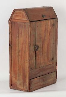 A UNIQUE EARLY 20TH C COUNTRY PINE HANGING CABINET