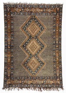 Antique Shiraz Rug: 4'4'' x 6'2'' (132 x 188 cm)