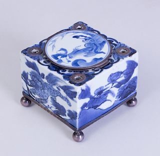 VICTORIAN SILVER-MOUNTED CHINESE BLUE AND WHITE PORCELAIN INK WELL