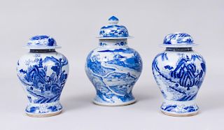 CHINESE BLUE AND WHITE PORCELAIN BALUSTER JAR AND COVER