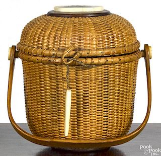 Nantucket lidded woven basket purse, 20th c.