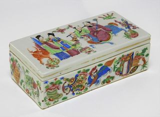Chinese Export Famille Rose Porcelain Covered Box
