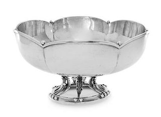 An American Silver Center Bowl, Woodside Sterling Co., New York, NY, Early 20th Century, pattern 315, having a raised scallop