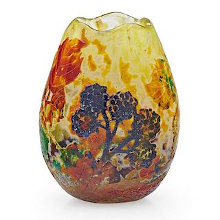 DAUM Cabinet vase