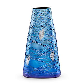 QUEZAL Threaded glass vase