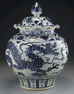 Chinese blue and white porcelain jar,