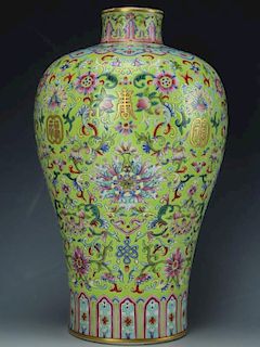 A famille-rose porcelain vase with floral and yellow