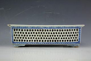 A Blue and White porcelain Narcissus plate from Qing