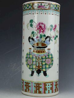 A famille rose floral porcelain hat stand,Cha Yixing