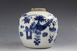 Blue and White porcelain ginger jar, late Qing dynasty