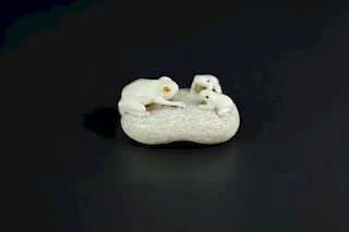 Vintage Netsuke carving of 3 frogs