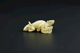 Vintage Netsuke carving of 2 rats