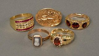 Five rings, 14K and 18K set with stones and cameo. 27.7 grams