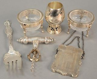 Tray lot of sterling and Continental silver to include two salts with glass inserts, serving fork, MSS sterling cup, card cas