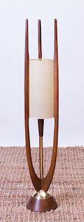 MID-CENTURY MODERN WALNUT AND FIBERGLASS TABLE LAMP