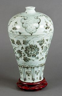 Meiping porcelain vase