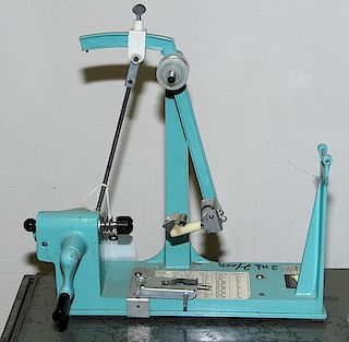 Bow making machine
