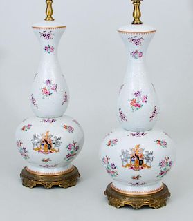 PAIR OF SAMSON PORCELAIN DOUBLE-GOURD-FORM VASES MOUNTED AS LAMPS