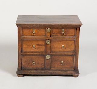 WILLIAM AND MARY STYLE OAK CHEST OF DRAWERS