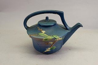Roseville Snowberry Pattern Tea Pot