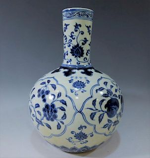 CHINESE ANTIQUE BLUE WHITE PORCELAIN BOTTLE VASE - YONGLE MARK 18TH CENTURY