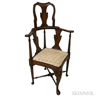 Queen Anne-style Walnut Roundabout Chair