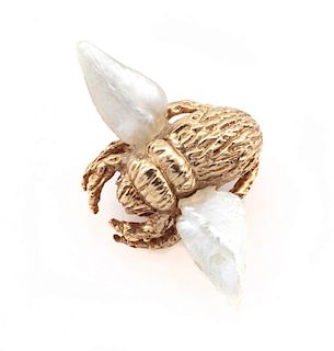 14k Yellow gold and pearl Ruser bee pin