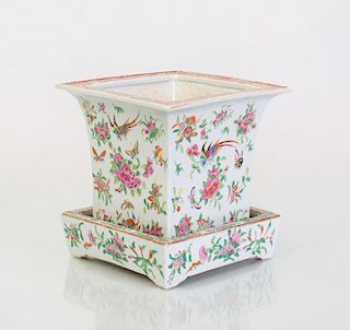 CHINESE FAMILLE ROSE PORCELAIN JARDINIÈRE AND UNDERPLATE