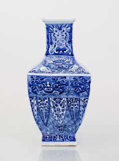 LARGE FACETED CHINESE BLUE AND WHITE PORCELAIN VASE