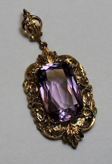 JEWELRY. 18kt Gold and Amethyst Pendant.