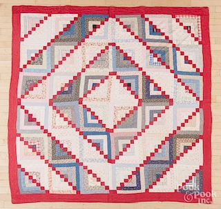 Log cabin courthouse steps quilt