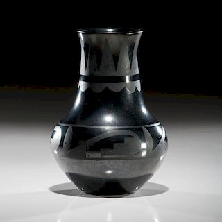 Maria & Julian Martinez (San Ildelfonso, 1887-1980 / 1879-1943) Pottery Vase