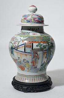Chinese porcelain Famille Rose covered jar