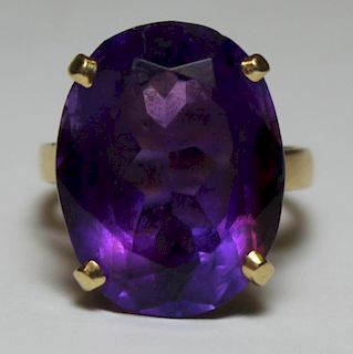 JEWELRY. 14kt Gold and Amethyst Cocktail Ring.