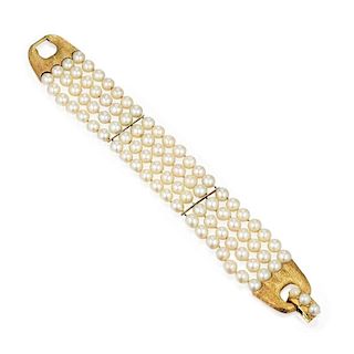 A Cultured Pearl Bracelet