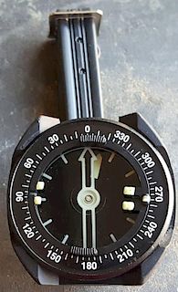 Lkelite divers compass.     Item G27
