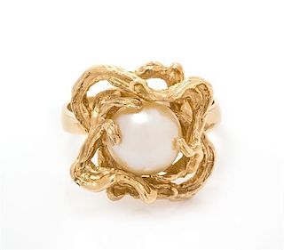 * A 14 Karat Yellow Gold and Cultured Pearl Ring, 5.90 dwts.