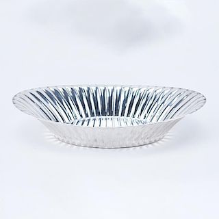Reed & Barton Sterling Silver Ribbed Bowl. Signed. Light scratches or in good condition. Measures 1