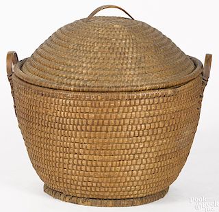 Large Pennsylvania rye straw lidded basket