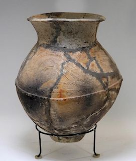 Ancient Chinese Ban Chiang Earthenware Vase