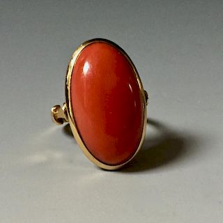 A FINE 14K GOLD RED CORAL RING, WEGHT: 10.20g.