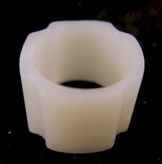 CHINESE ANTIQUE JADE CARVED THUMB RING - 18TH CENTURY