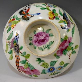 CHINESE ANTIQUE FAMILLE ROSE DISH