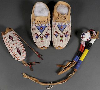 A GROUP OF 3 SIOUX OR SIOUX STYLE BEADED ITEMS