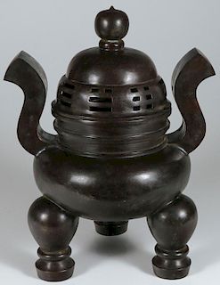 A LARGE CHINESE BRONZE INCENSE BURNER