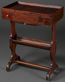 AN AMERICAN MAHOGANY LADIES DRESSING STAND